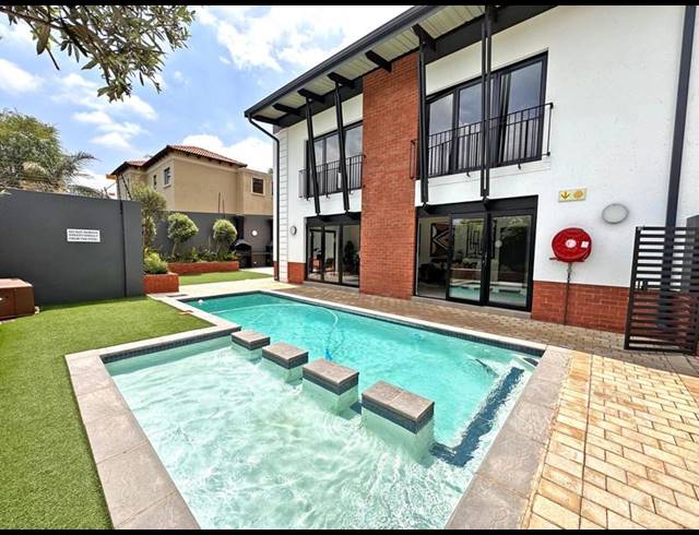 2 BEDROOM APARTMENT FOR SALE IN BRYANSTON